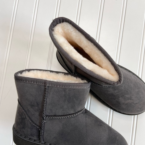 NIB Girls Fleece-lined Ankle Boots - Picture 2 of 10
